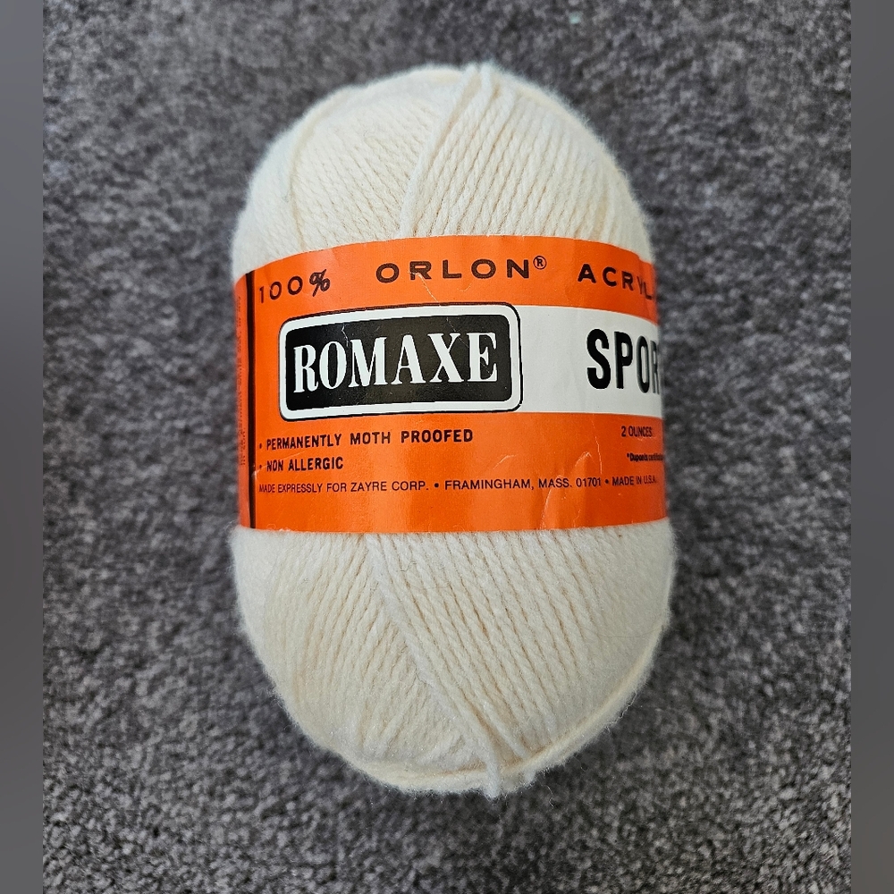Romaxe Cream Fisherman Yarn Skein